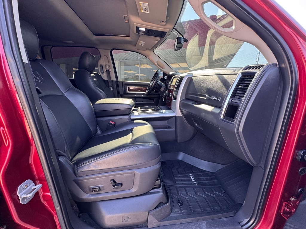 RAM 3500 Laramie Mega Cab 4WD 2011 RAM 3500 Laramie Mega Cab 4WD 2011