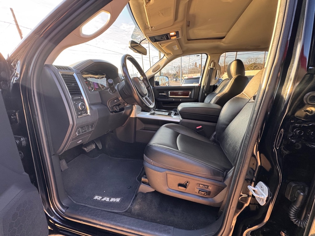 RAM 1500 Laramie Crew Cab 4WD 2012