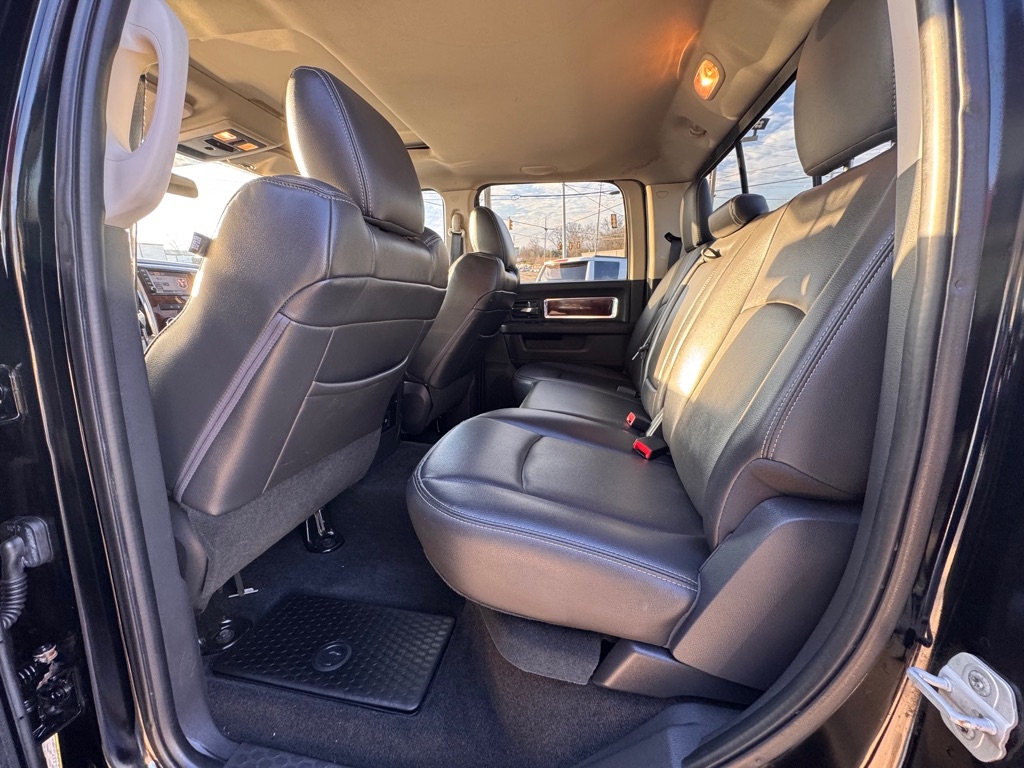 RAM 1500 Laramie Crew Cab 4WD 2012