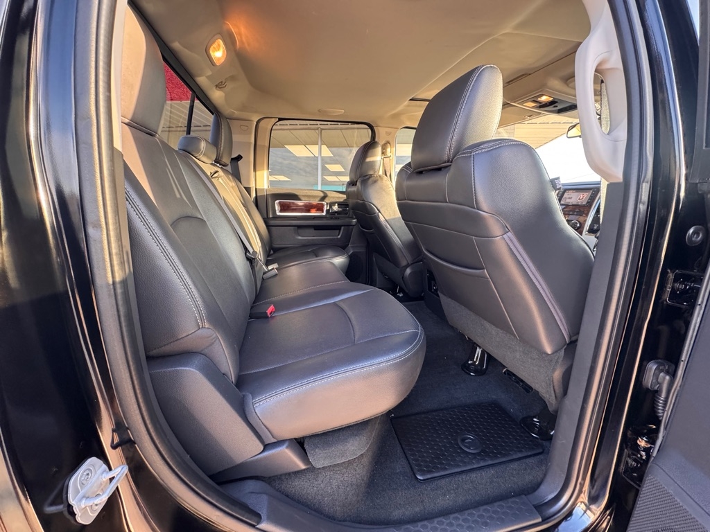 RAM 1500 Laramie Crew Cab 4WD 2012