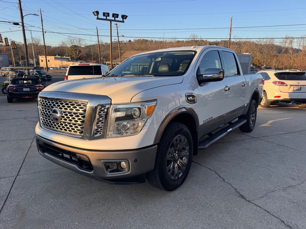 Nissan Titan SV Crew Cab 4WD 2017
