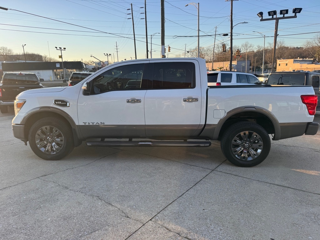 Nissan Titan SV Crew Cab 4WD 2017