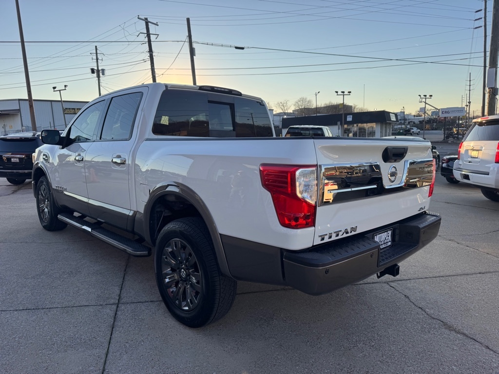 Nissan Titan SV Crew Cab 4WD 2017