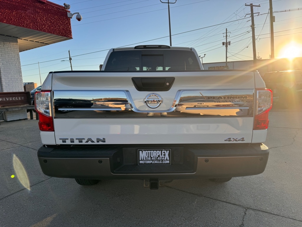 Nissan Titan SV Crew Cab 4WD 2017