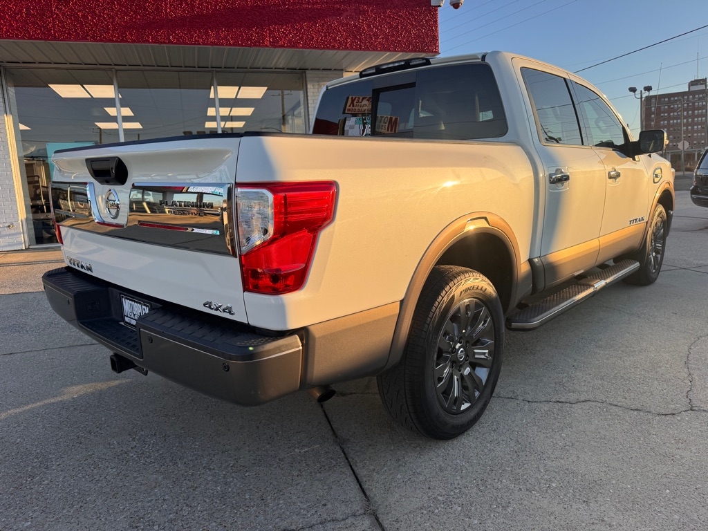 Nissan Titan SV Crew Cab 4WD 2017