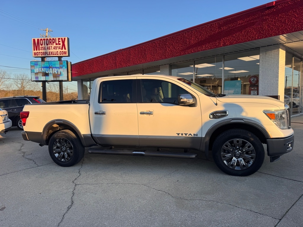 Nissan Titan SV Crew Cab 4WD 2017