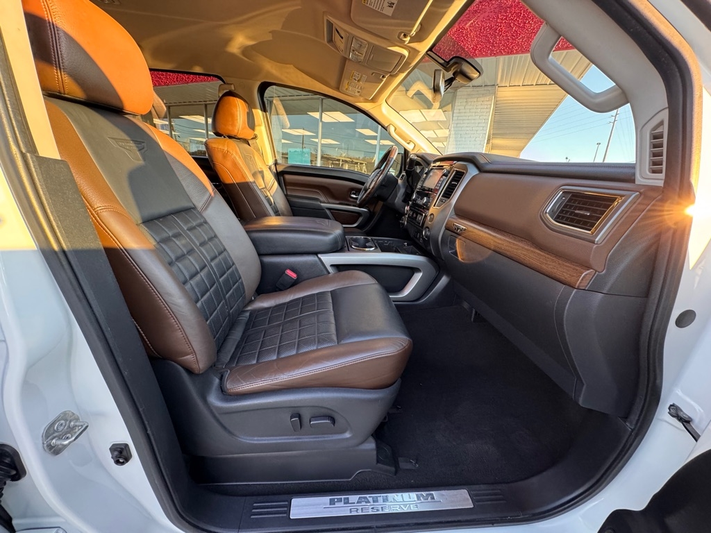 Nissan Titan SV Crew Cab 4WD 2017