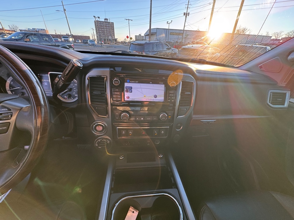 Nissan Titan SV Crew Cab 4WD 2017