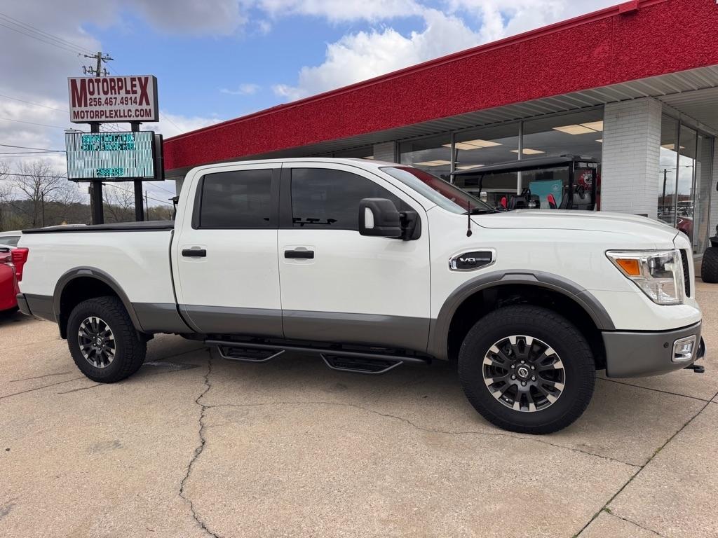 Nissan Titan XD SL Crew Cab 4WD 2018