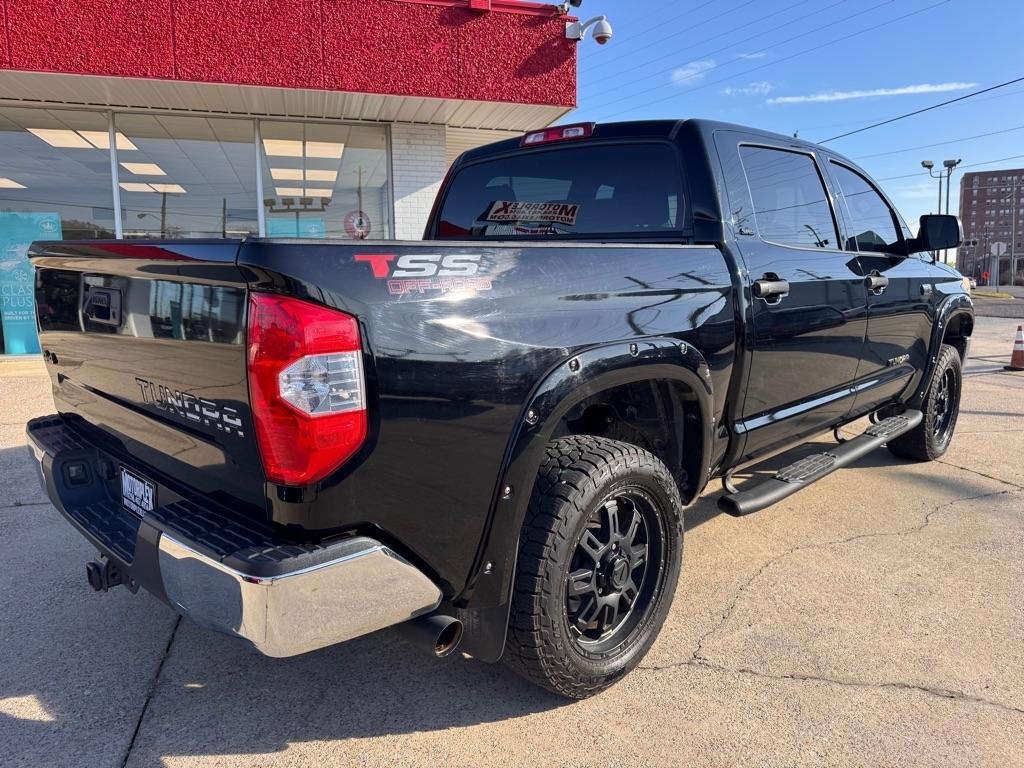 Toyota Tundra SR5 5.7L V8 FFV CrewMax 4WD 2017