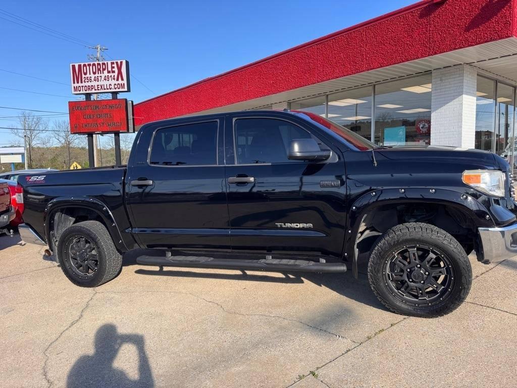 Toyota Tundra SR5 5.7L V8 FFV CrewMax 4WD 2017