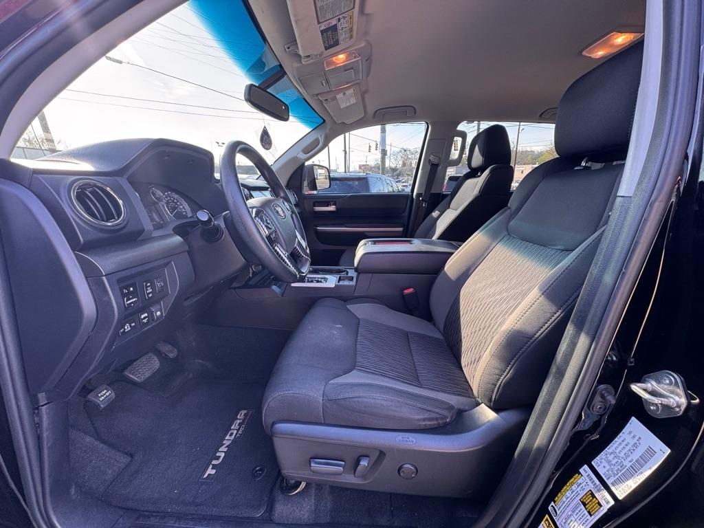 Toyota Tundra SR5 5.7L V8 FFV CrewMax 4WD 2017