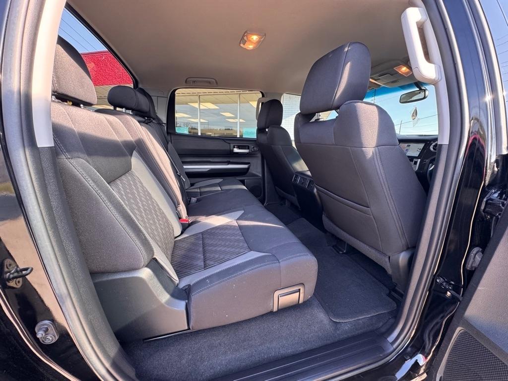 Toyota Tundra SR5 5.7L V8 FFV CrewMax 4WD 2017