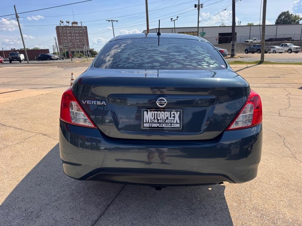Nissan Versa 1.6 S 5M 2017