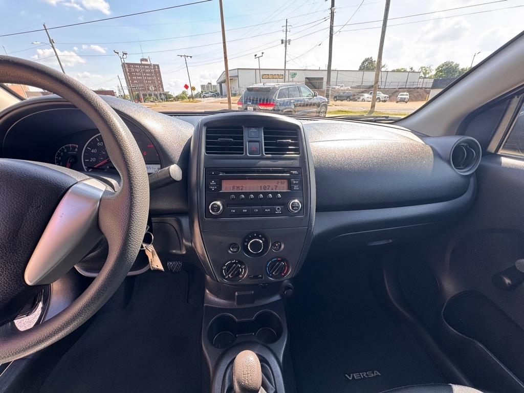 Nissan Versa 1.6 S 5M 2017