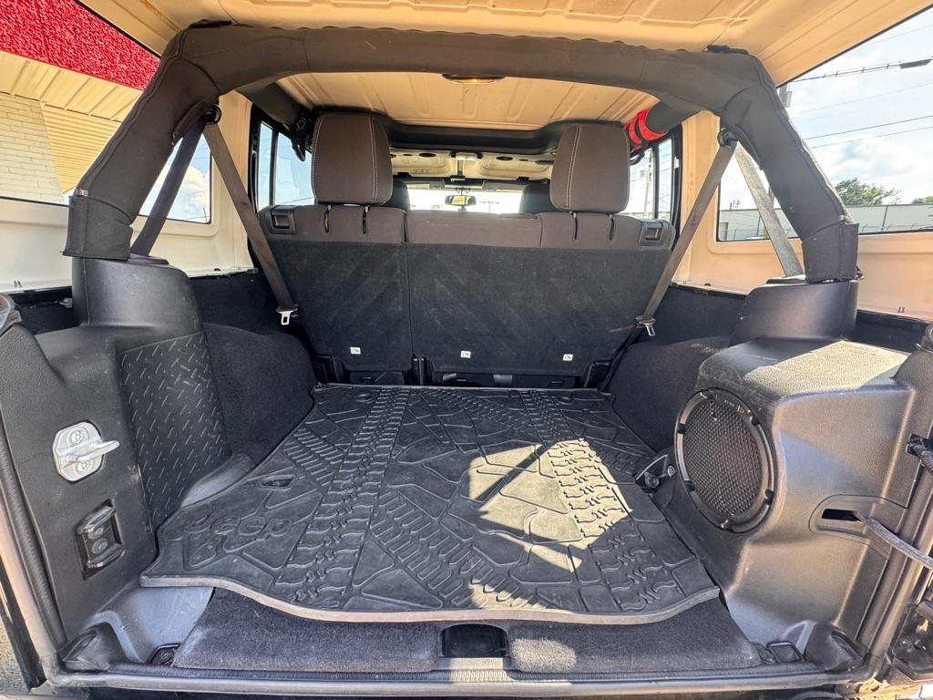Jeep Wrangler Unlimited Sahara 4WD 2014