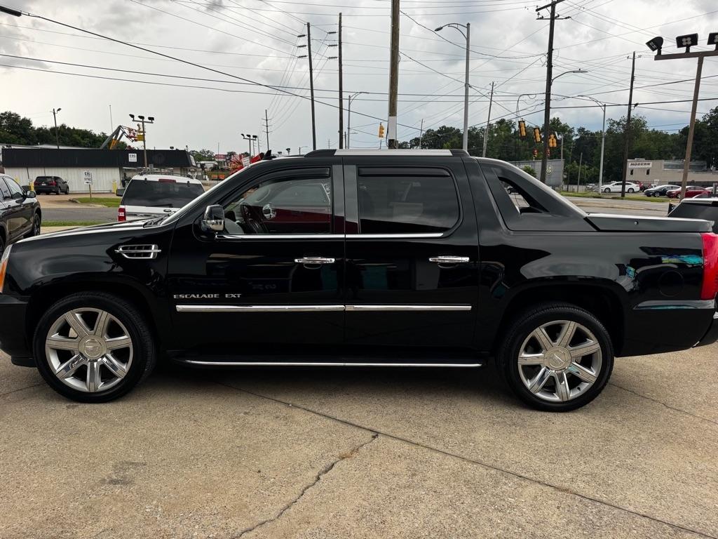 Cadillac Escalade  2011