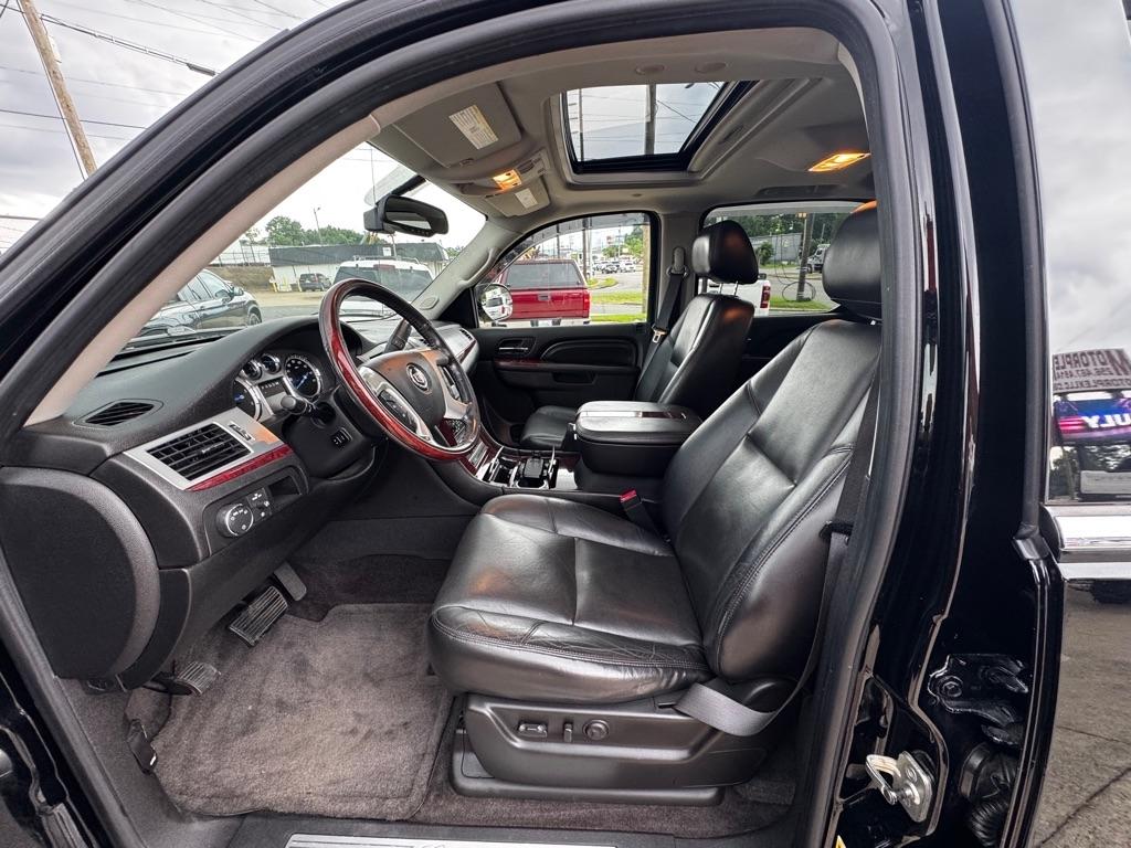 Cadillac Escalade  2011