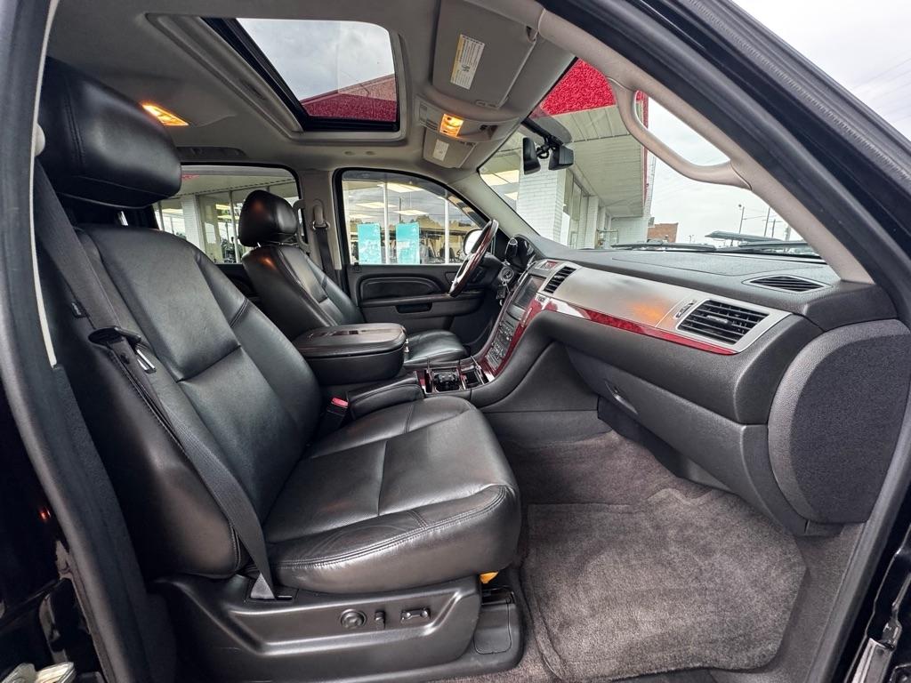 Cadillac Escalade  2011