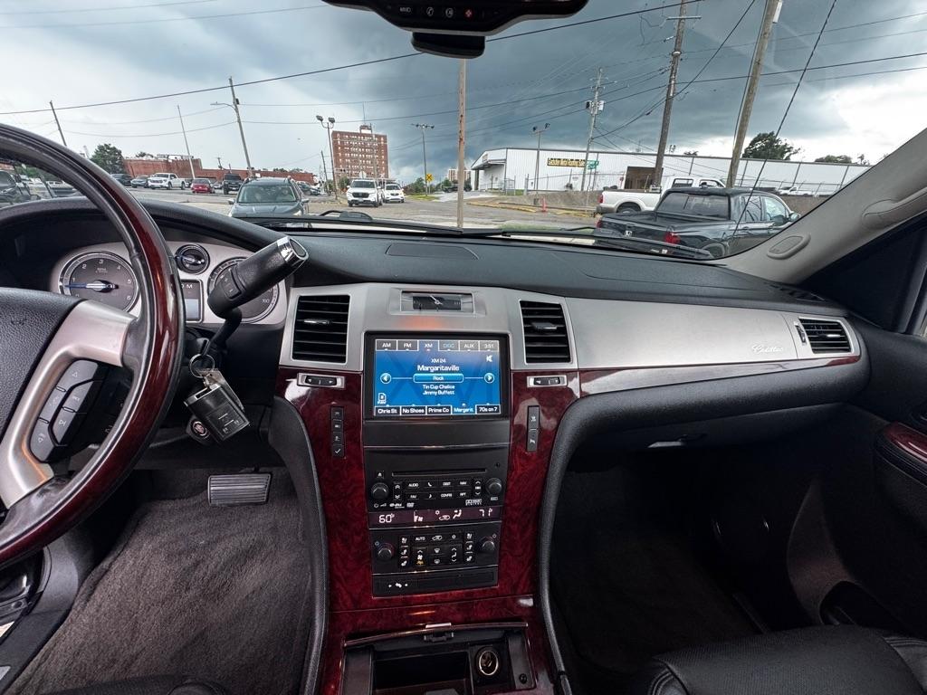 Cadillac Escalade  2011