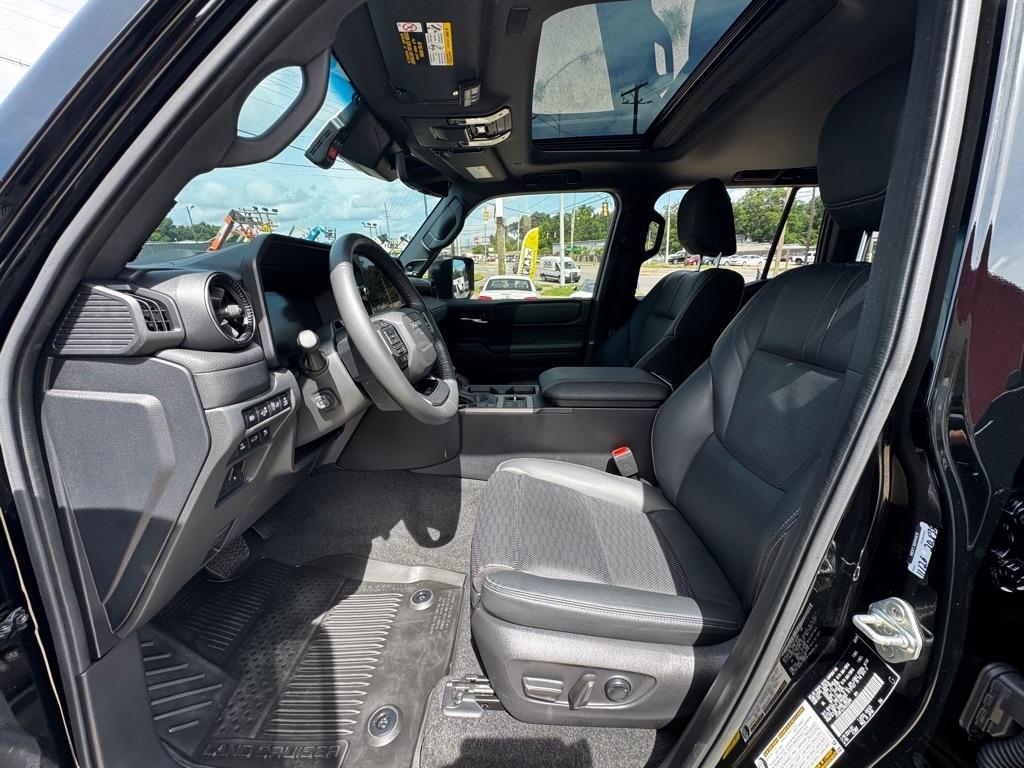 Toyota Land Cruiser Base 2024