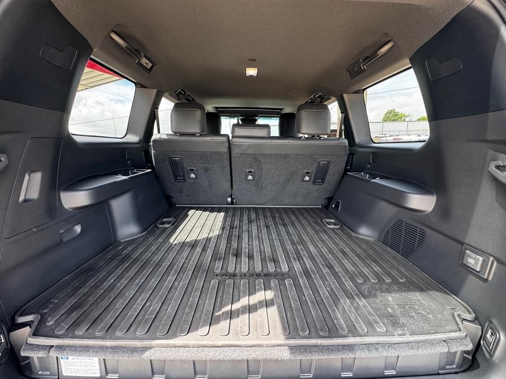 Toyota Land Cruiser Base 2024
