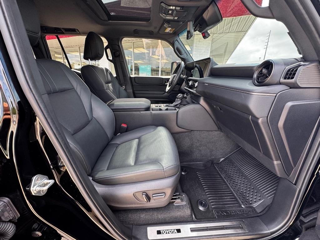 Toyota Land Cruiser Base 2024