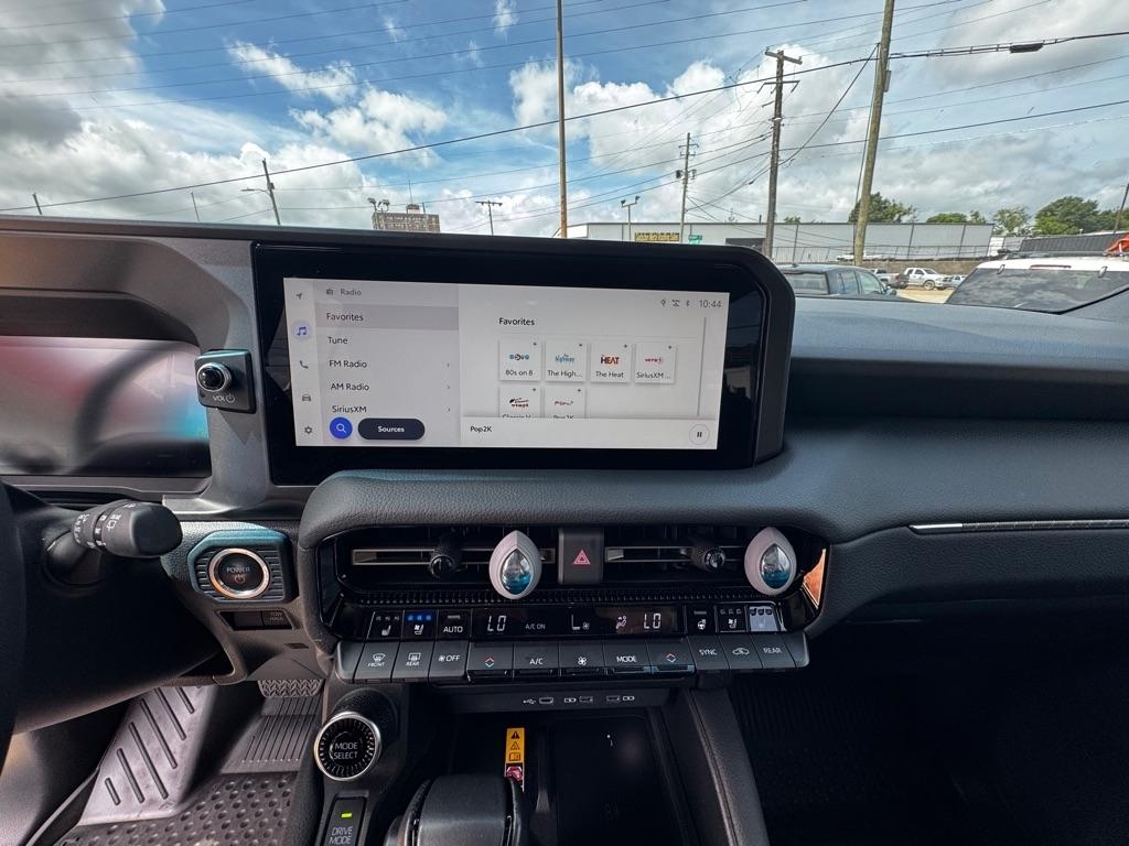 Toyota Land Cruiser Base 2024