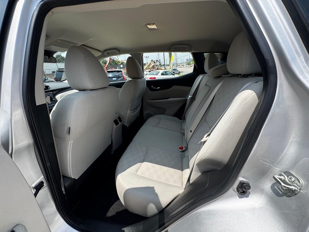 Nissan Rogue Sport S 2019