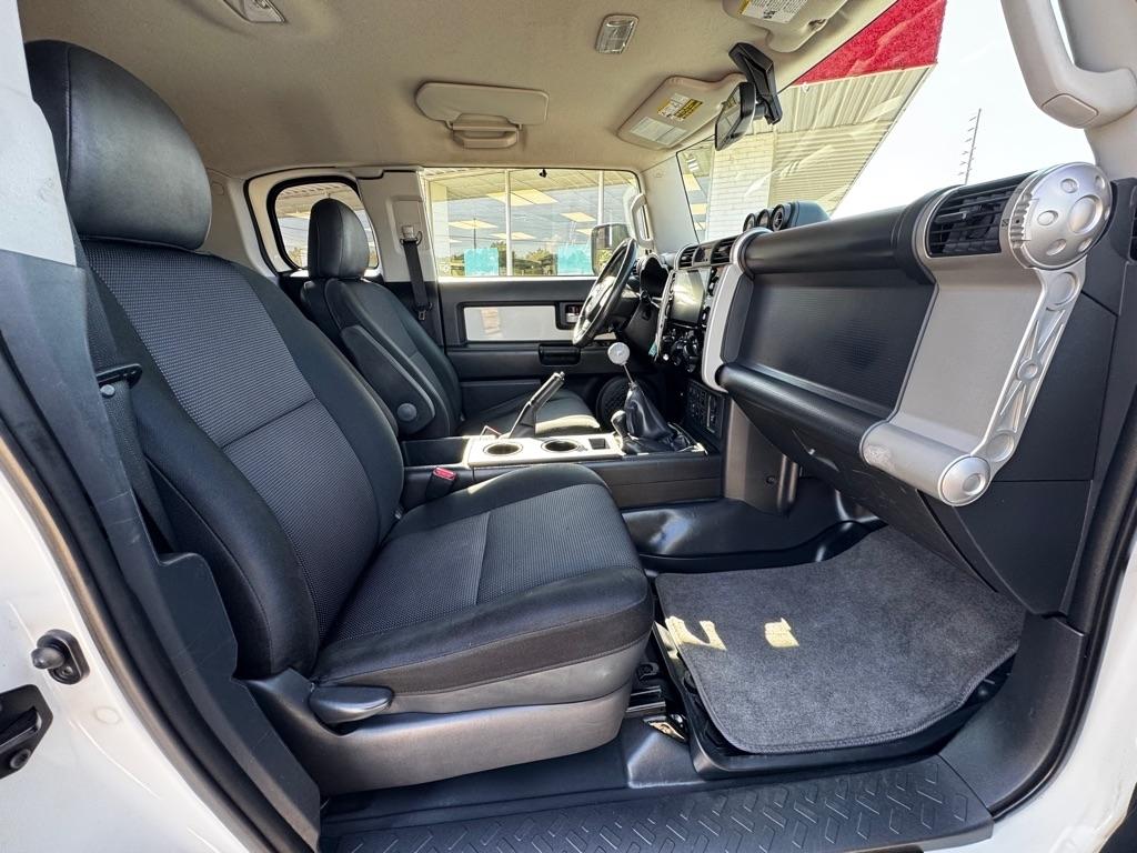 Toyota FJ Cruiser 4WD MT 2011