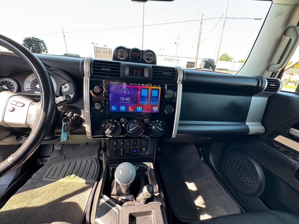Toyota FJ Cruiser 4WD MT 2011