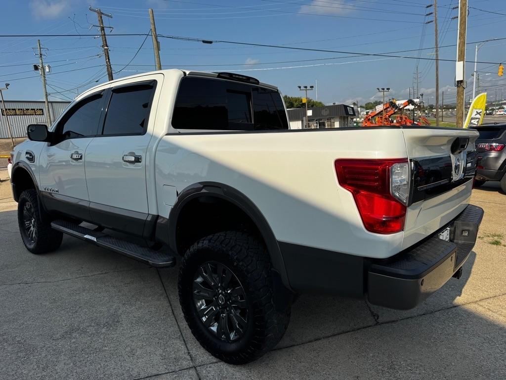 Nissan Titan SV Crew Cab 4WD 2017