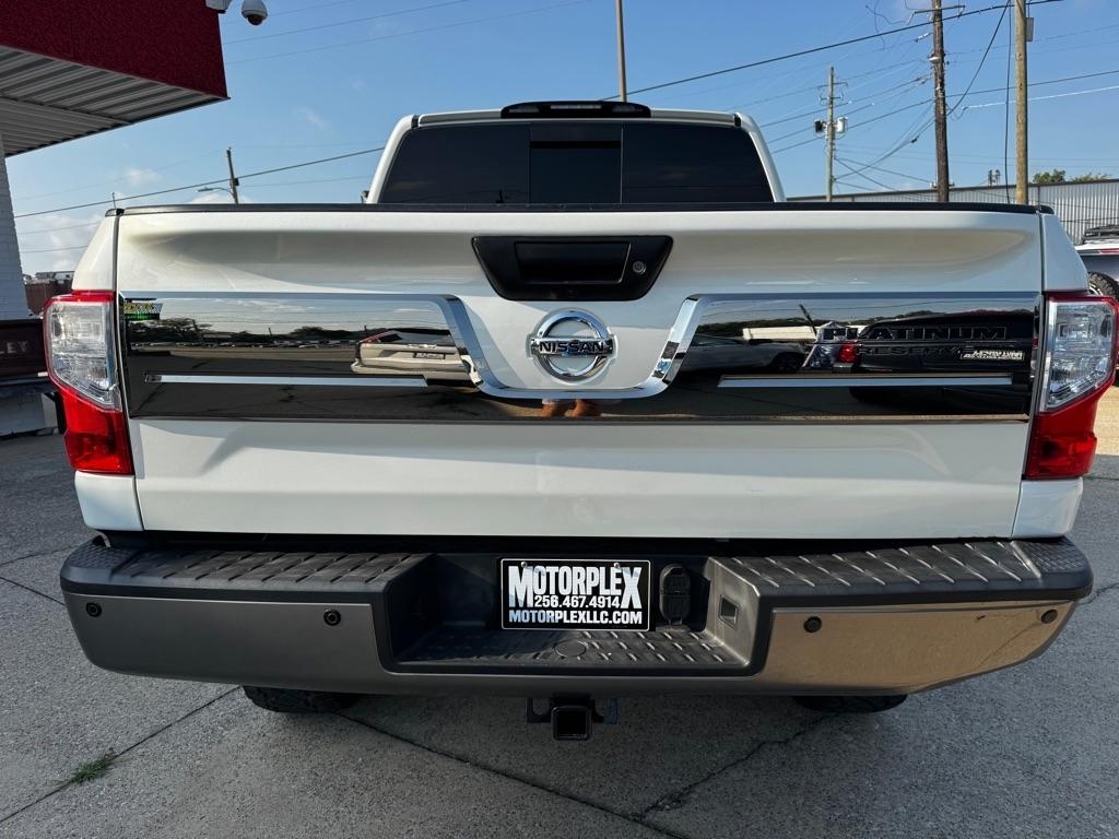 Nissan Titan SV Crew Cab 4WD 2017