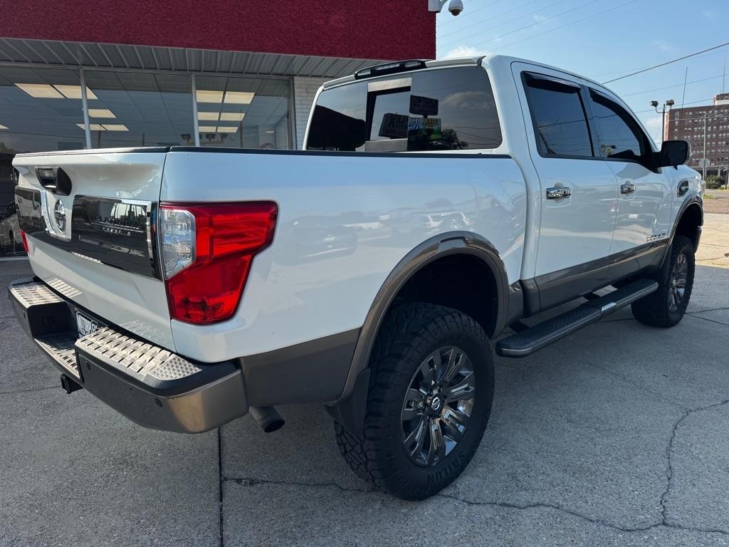 Nissan Titan SV Crew Cab 4WD 2017