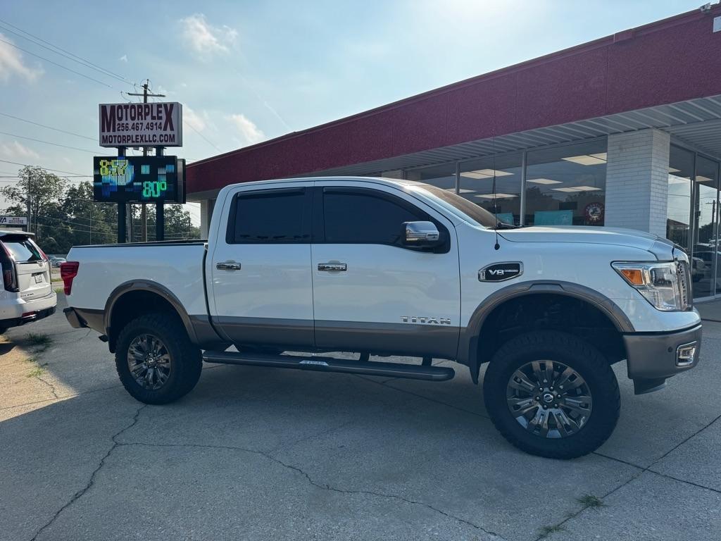 Nissan Titan SV Crew Cab 4WD 2017