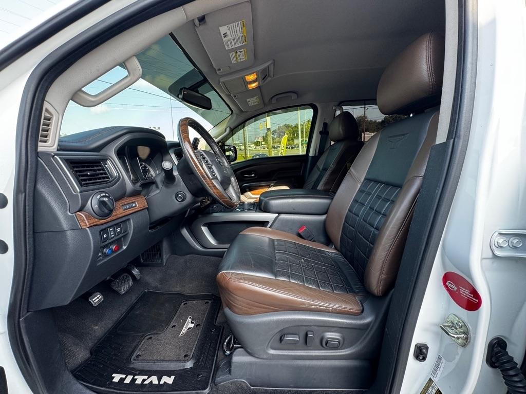 Nissan Titan SV Crew Cab 4WD 2017