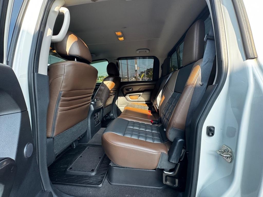 Nissan Titan SV Crew Cab 4WD 2017