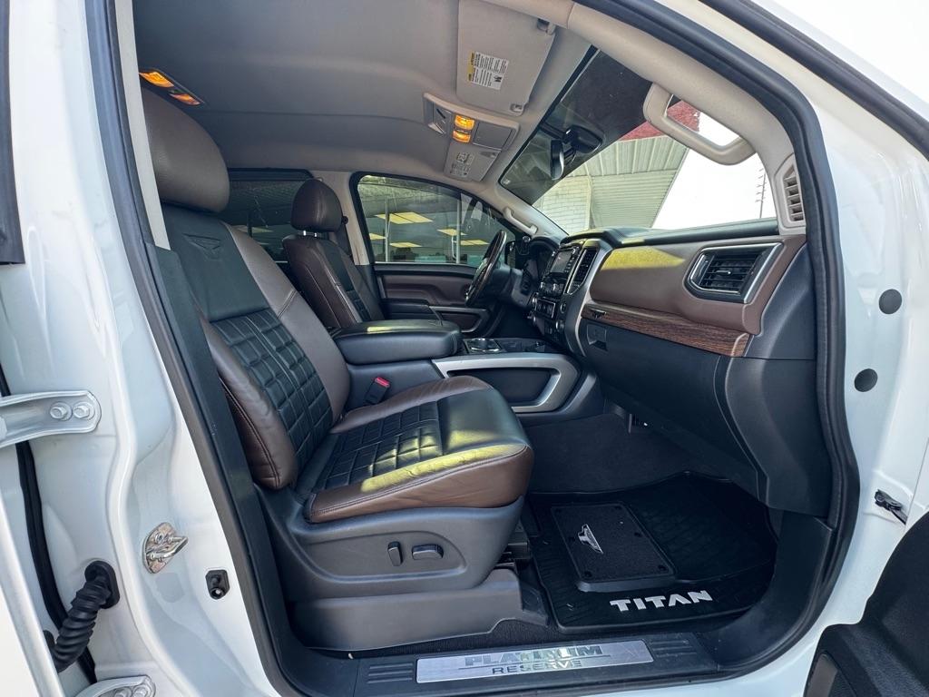 Nissan Titan SV Crew Cab 4WD 2017