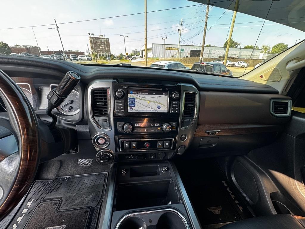 Nissan Titan SV Crew Cab 4WD 2017