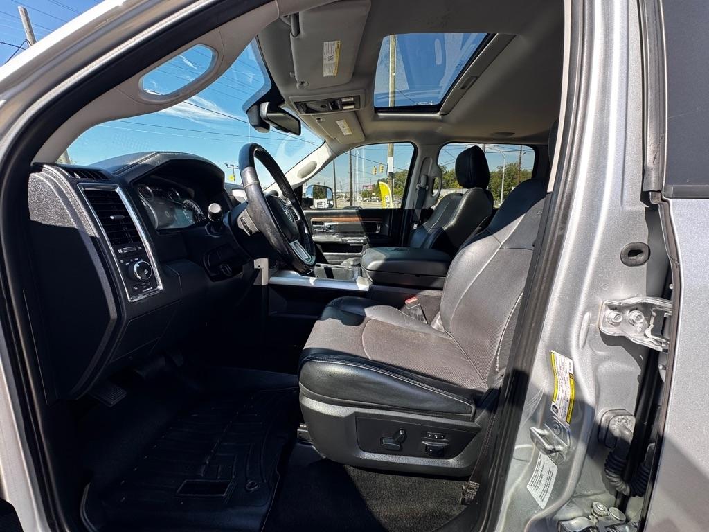 RAM 2500 Laramie Crew Cab SWB 4WD 2016