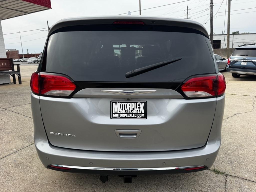 Chrysler Pacifica photo 5