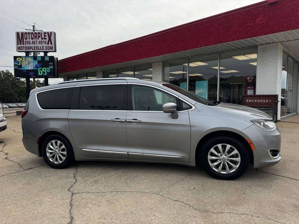Chrysler Pacifica photo 7