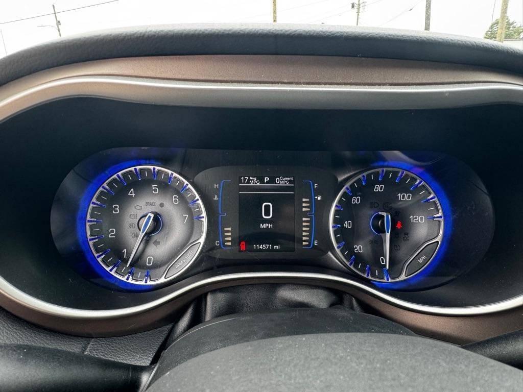 Chrysler Pacifica photo 15