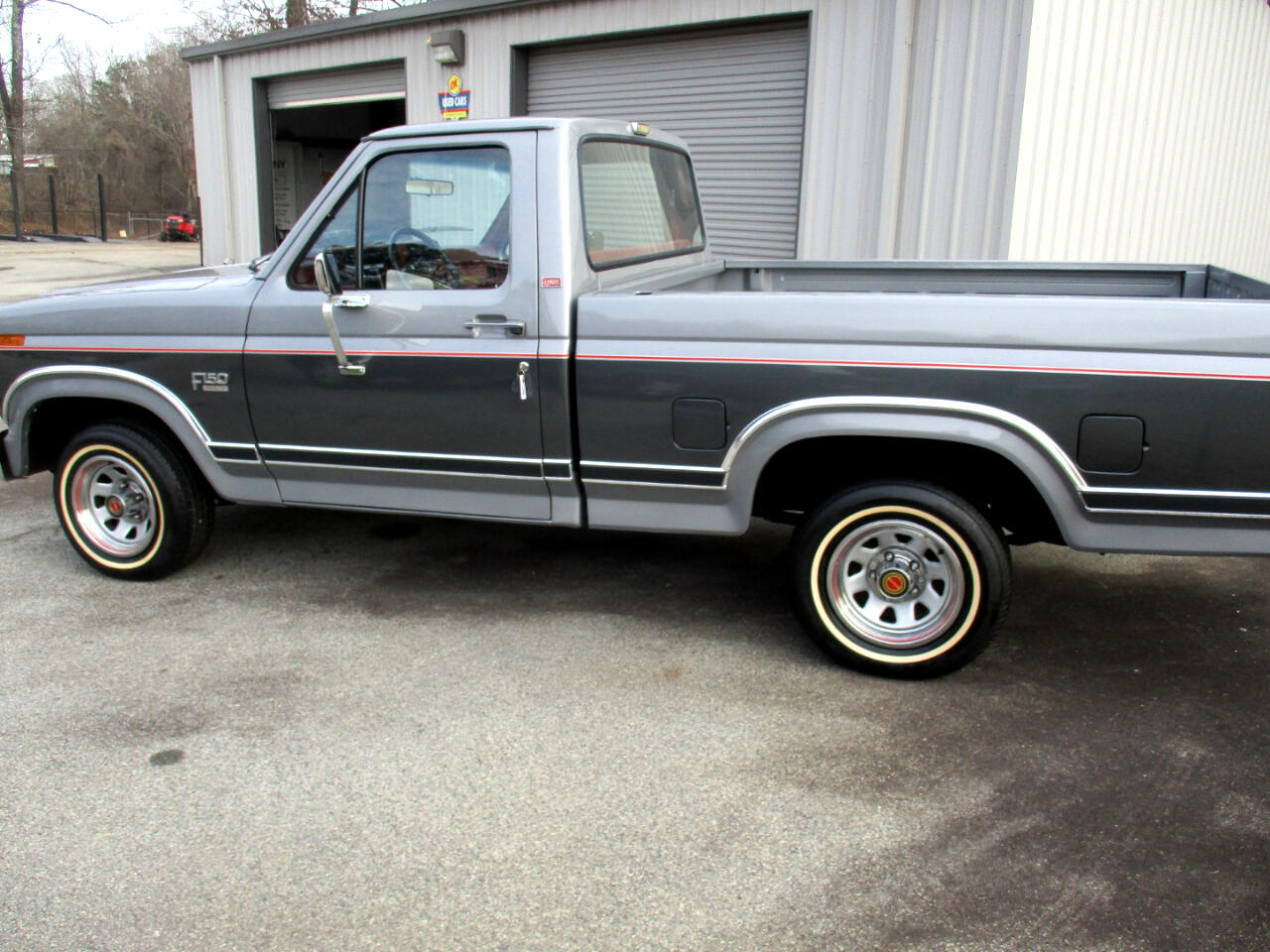 Ford F-150 Regular Cab 2WD 1986