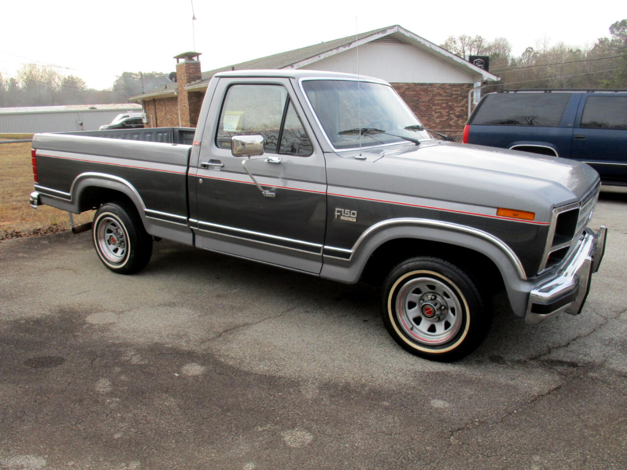 Ford F-150 Regular Cab 2WD 1986