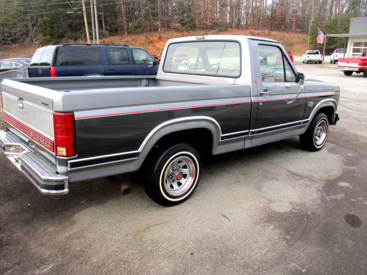 Ford F-150 Regular Cab 2WD 1986