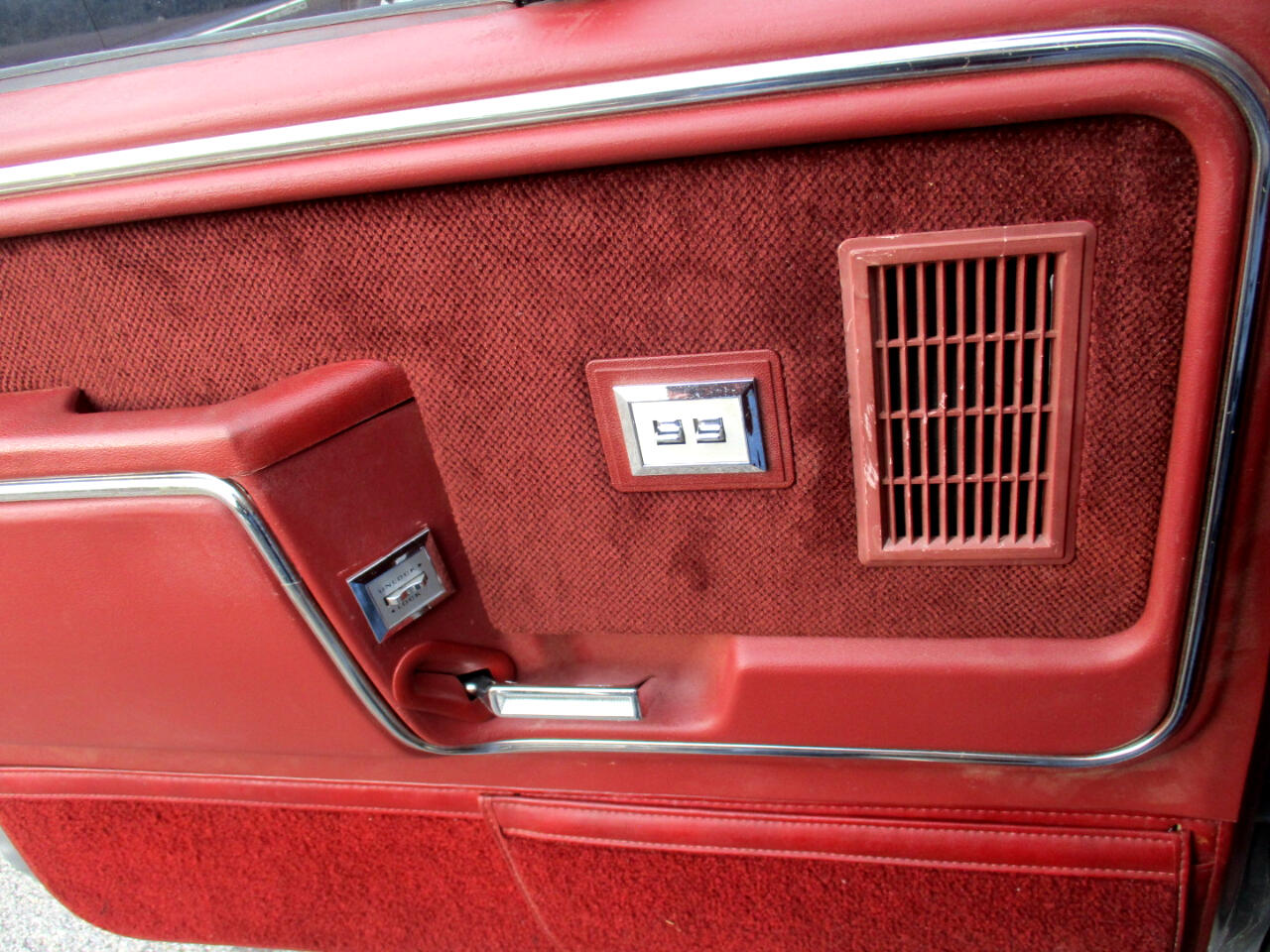 Ford F-150 Regular Cab 2WD 1986