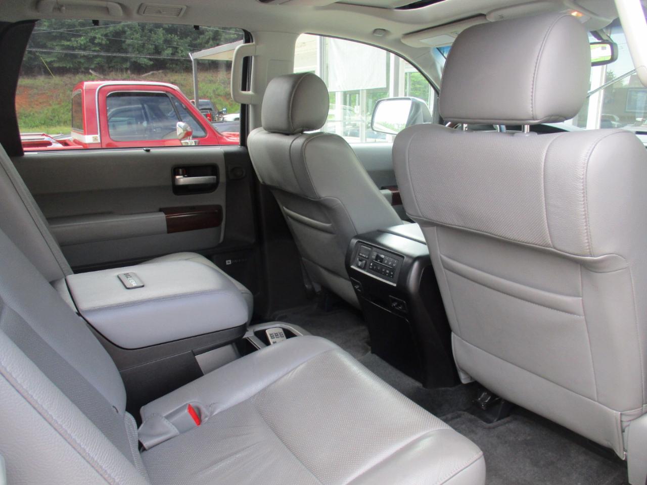 Toyota Sequoia Plantium 2WD 2017
