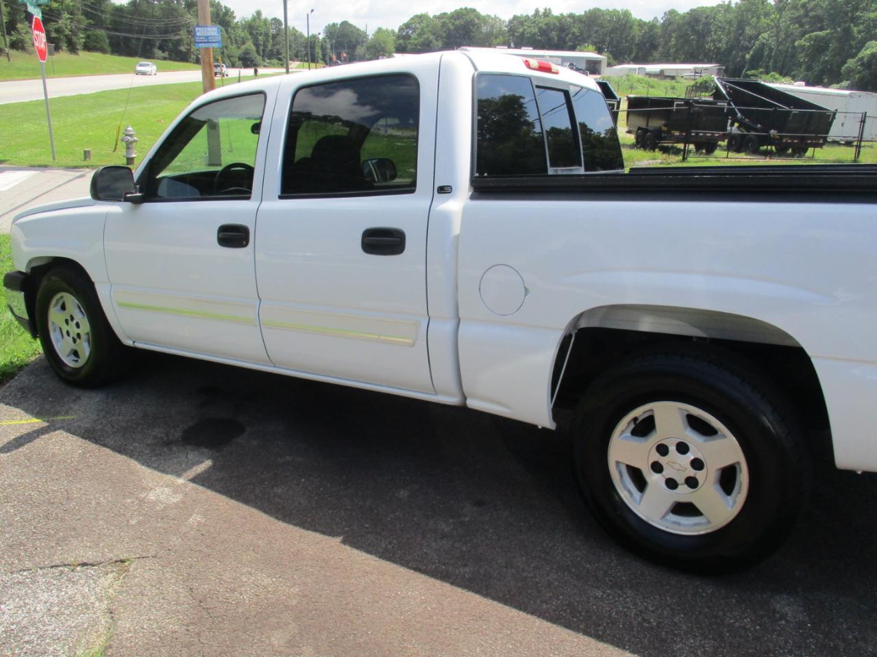 2005 Chevrolet Silverado 1500 LS Crew Cab 2WD