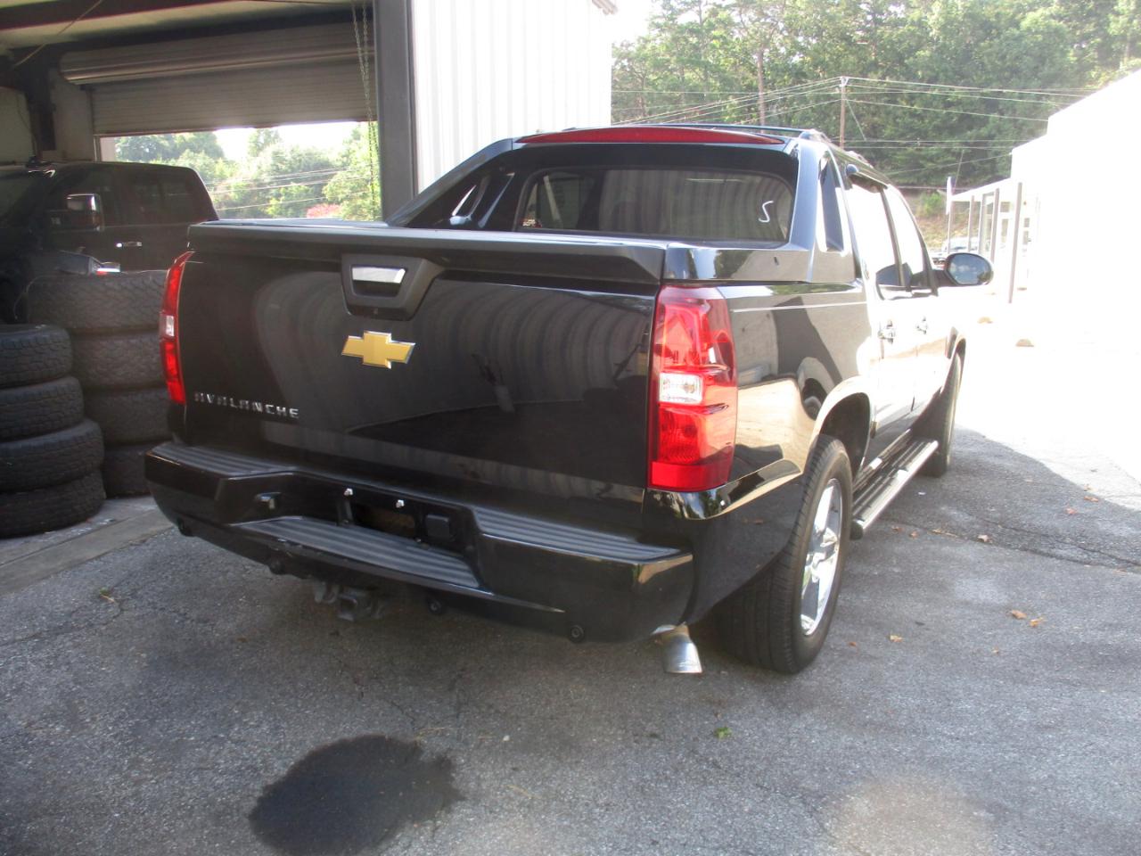 Chevrolet Avalanche LTZ 4WD 2013